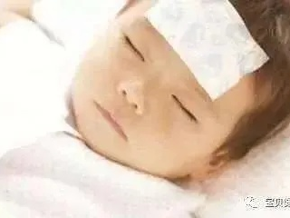 婴儿发烧手脚冰凉头很烫？一文读懂原因与正确应对方法
