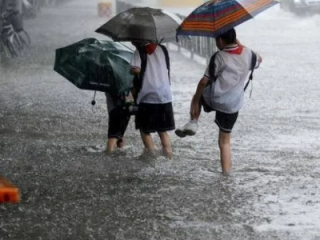 中央气象台今日发布暴雨预警，全国多地迎强降雨，需警惕次生灾害